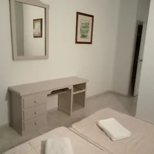 Aparthotel Castella *