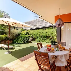 Apartment Pretty Garden Next To A Charming *