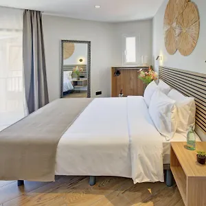 Lagom Apartments New, 5 Min Walk From The Sea Hostel Lloret de Mar