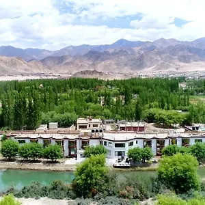 The Nature Residency - A Riverside In Leh