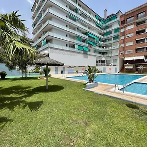Piso Reformado Con Terraza, Piscina, 3 Minutos De Playa De Fenals *